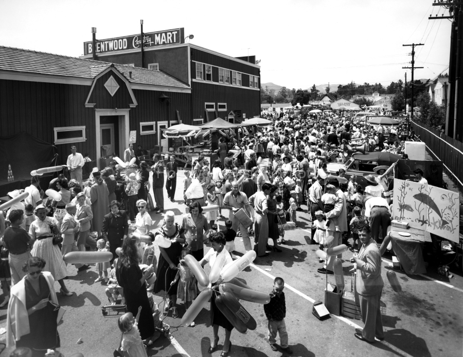 Brentwood Country Mart 1953 WM.jpg